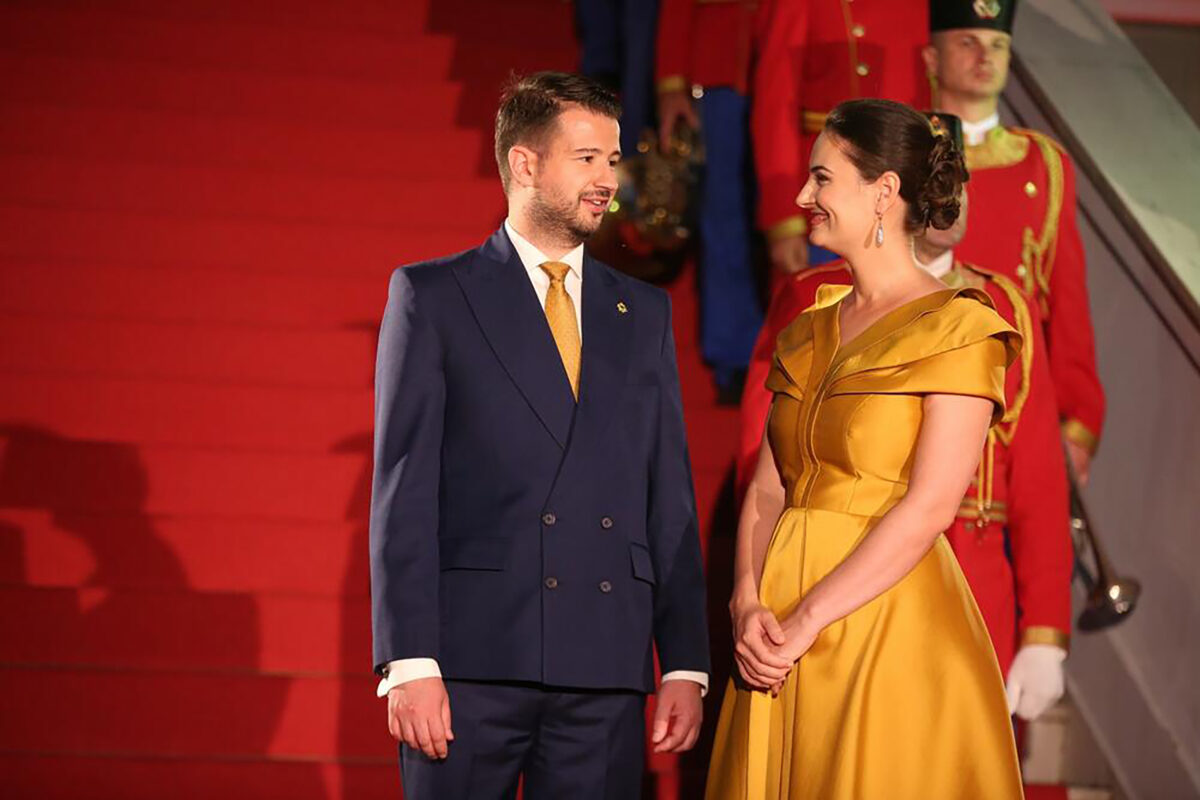 Polemika oko haljine prve dame: Predsjednik države se oglasio na Twitteru