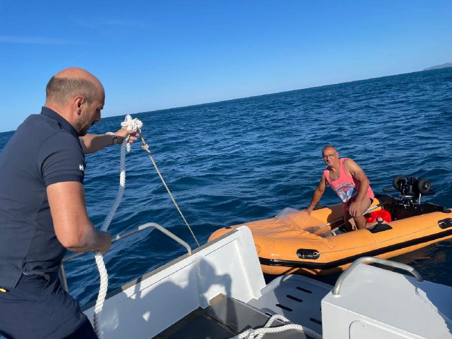 Spašen Slovenac na moru kod Buljarice, bura ga nosila sa gumenim čamcem