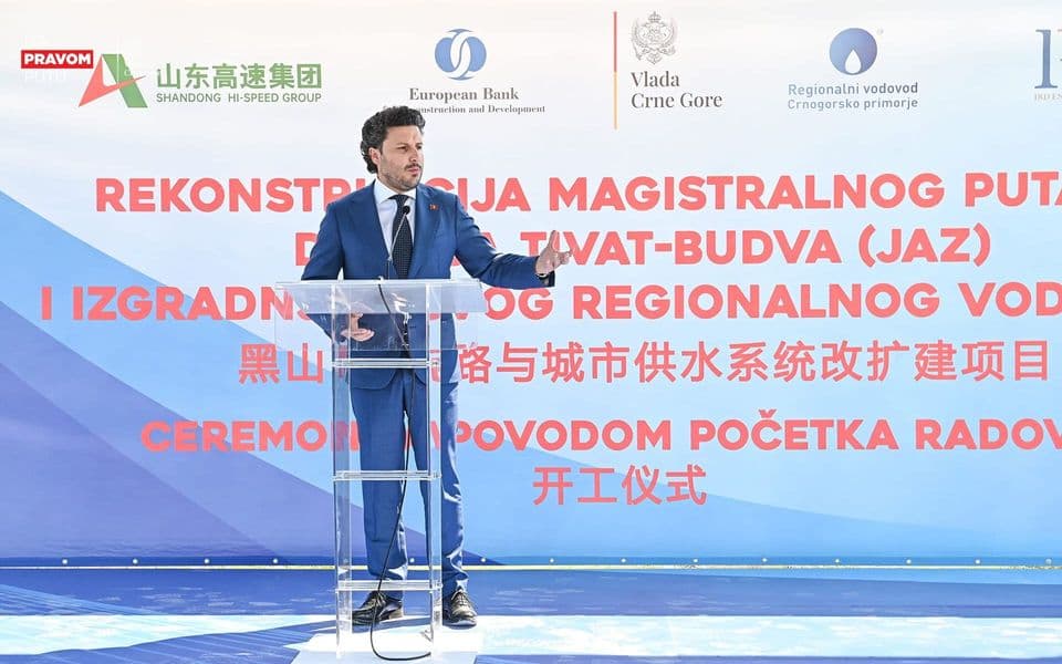 Abazović: Želim brzo formiranje vlade, torta ih čeka, neću se povući iz politike