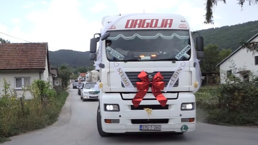 Nesvakidašnja svadba: Eldin po Selmu otišao kamionom (VIDEO)