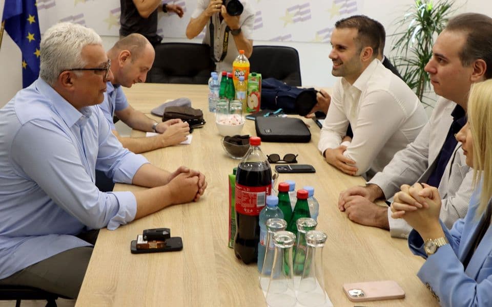 PES obećao meritokratiju, a nudi ambasade i upravne odbore po političkom ključu