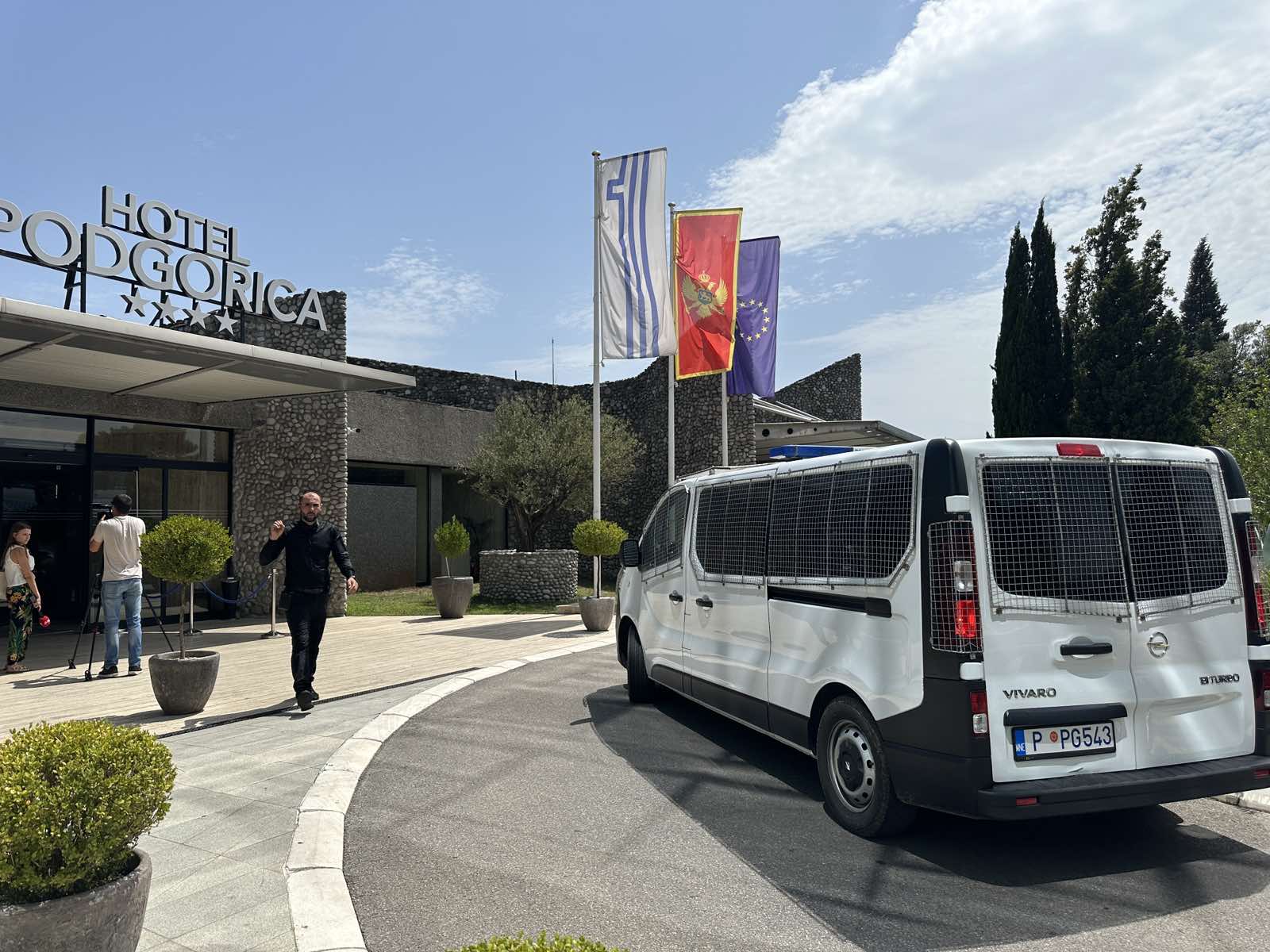 Epilog racije u hotelu Podgorica: Prekršajna kazna saobraćajne policije od 50 eura