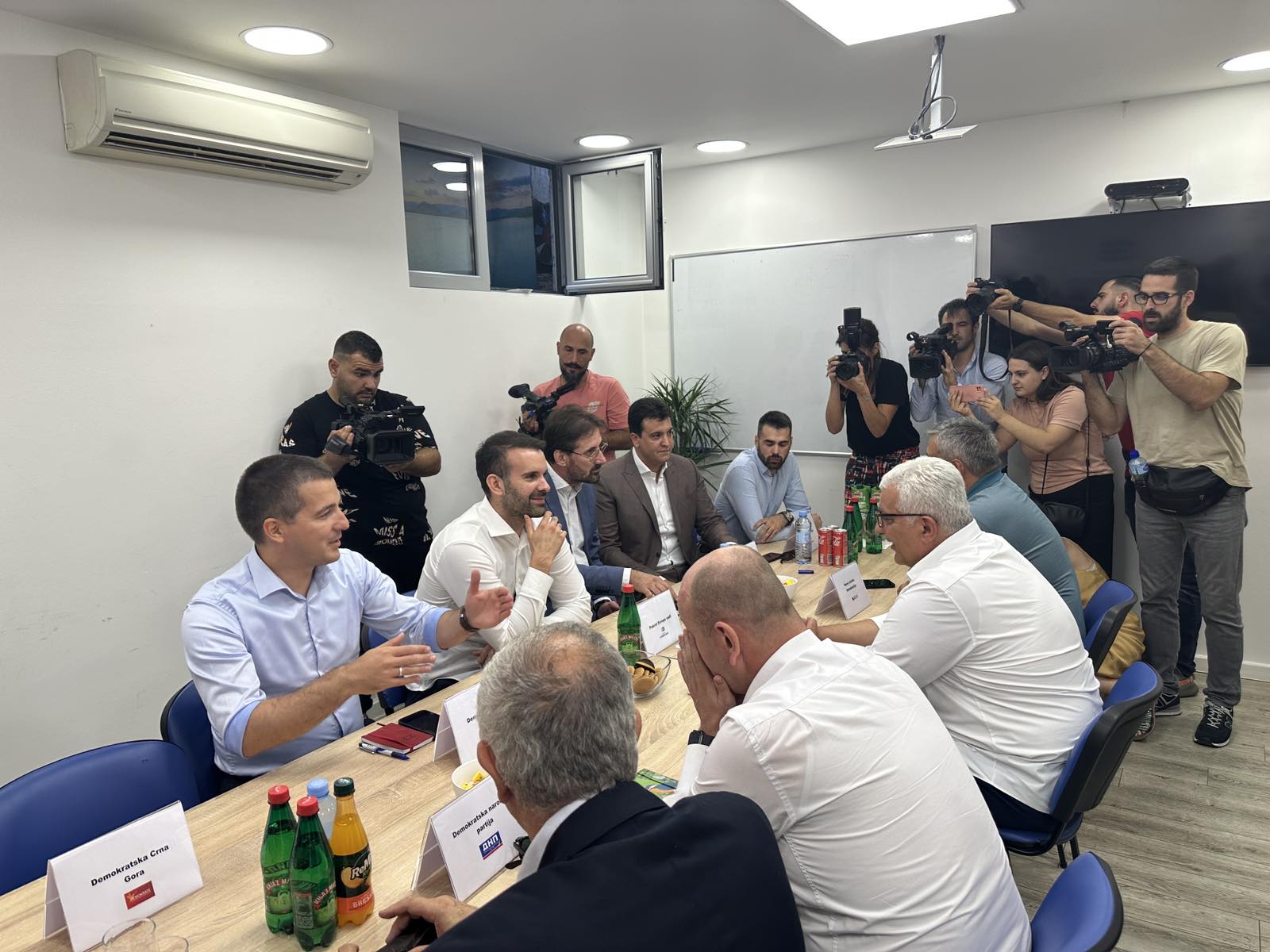 (FOTO/VIDEO)Počeo sastanak Spajića sa ZBCG, prisustvuju i Bečić, Bogdanović i Koprivica