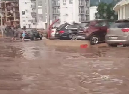 Pogledajte poplavljene ulice u Baru