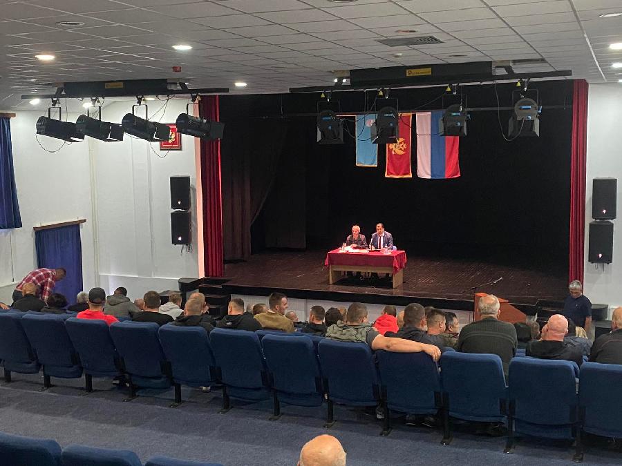 Andrijevica: Sjednica ni danas nije održana, građani zauzeli salu