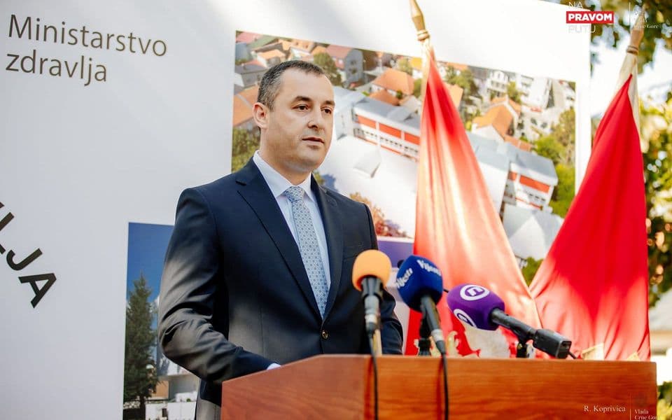 Šćekić: Oko 50 ljekara koji nemaju crnogorsko državljanstvo dobilo dozvole za boravak