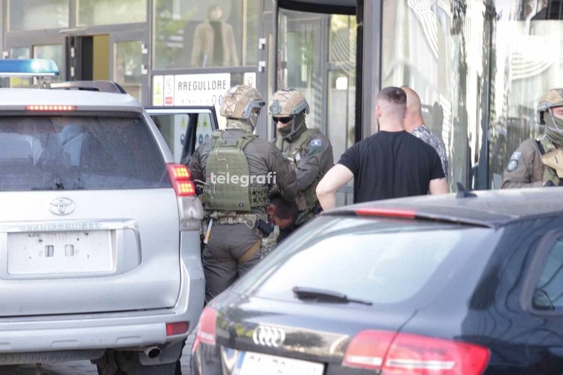 Priština: Trojici osumnjičenih napadača određen pritvor od 30 dana, advokat najavljuje žalbu
