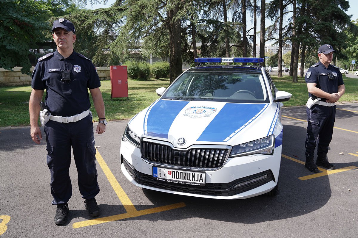 Kartonska vozila umjesto prave patrole, da li bi to natjeralo vozače da uspore (FOTO)