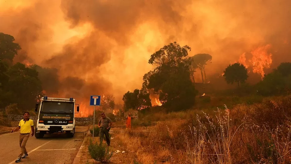 Haotično stanje na Siciliji, borba sa požarima i dalje traje, dvije žrtve