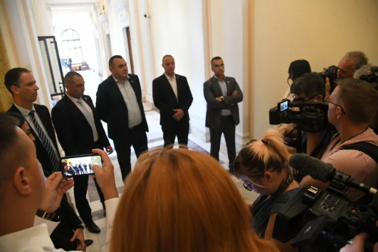 Srbija: Obezbjeđenje nije dozvolilo fotoreporterima i snimateljima da uđu u skupštinsku salu