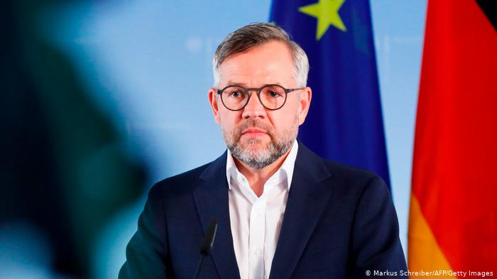 Predsjednik spoljnopolitičkog odbora Bundestaga okrivio Vučića za nasilje na sjeveru Kosova