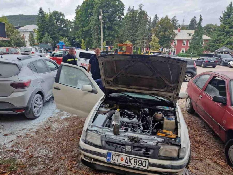 Zapaljen automobil na Cetinju