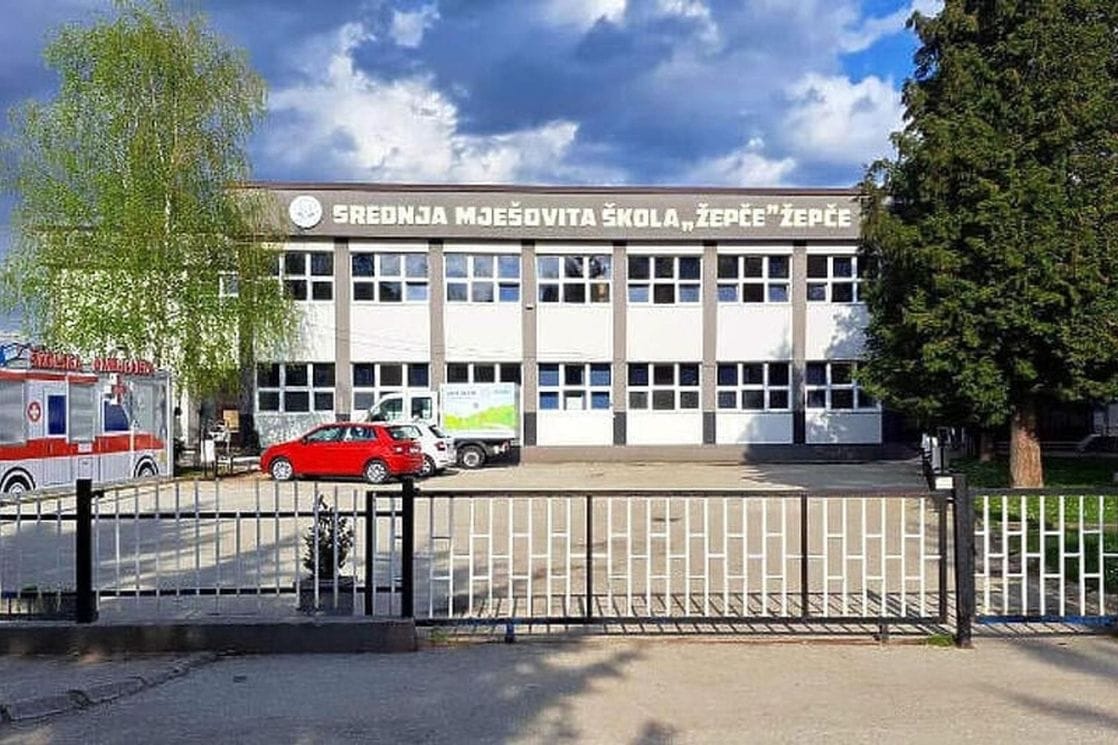 BiH: Učenik u Žepču pištoljem prijetio profesorici
