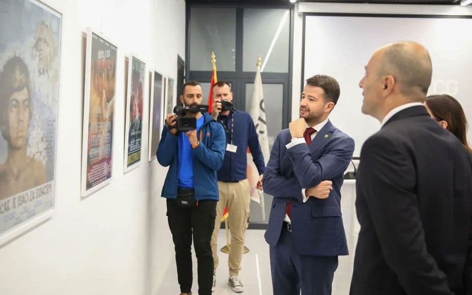 Milatović otvorio galeriju Javnog servisa: Vraćanje u fokus kulture i stvaralašta