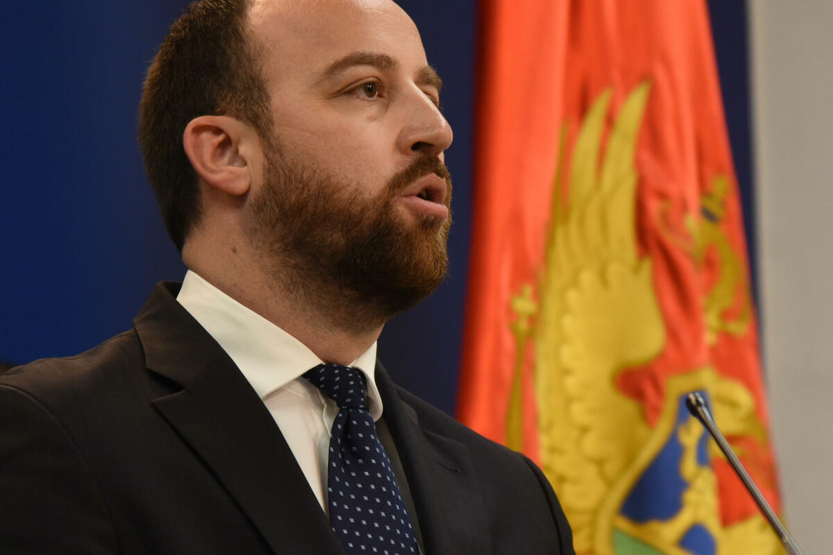 Nikolić: Milatović vrijeđa partnere iz EU, a podanički ćuti na uplitanja Vučića i Porfirija