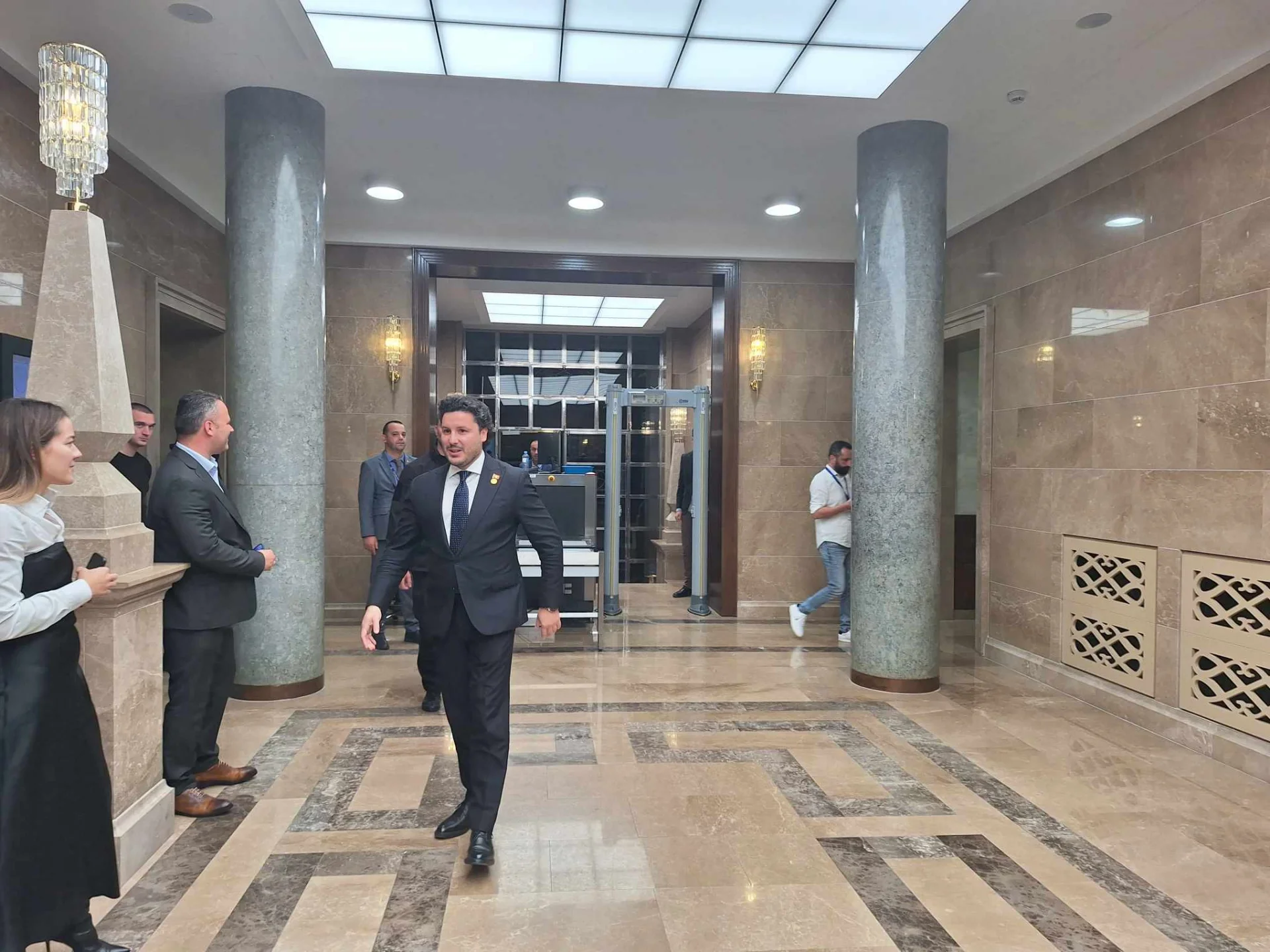 Dritan Abazović stigao u Skupštinu: Najavljeno da će učestvovati u raspravi