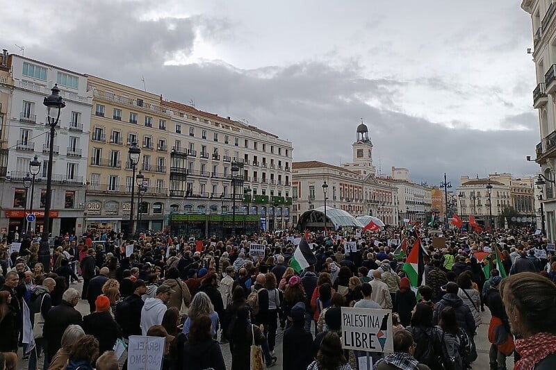 Desetine hiljada ljudi zahtijevalo prekid napada na Gazu u protestnom maršu u Madridu