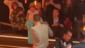 Pike krenuo potpisat dres fanu, pa propao u rupu (VIDEO)