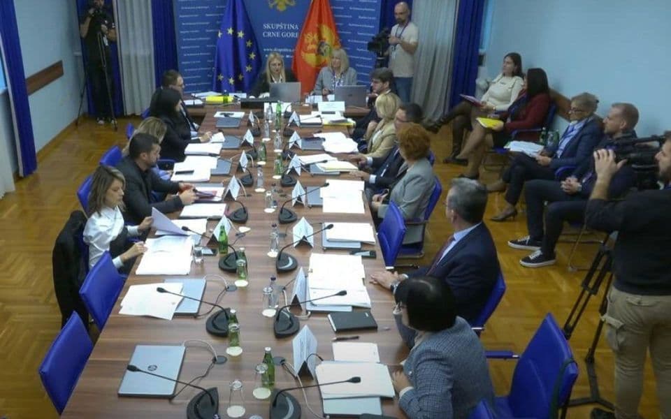 Administrativni odbor ukinuo naknade predsjedniku i članovima 43. Vlade; Čekaće da se Ustavni sud izjasni o Dušanu Raičeviću