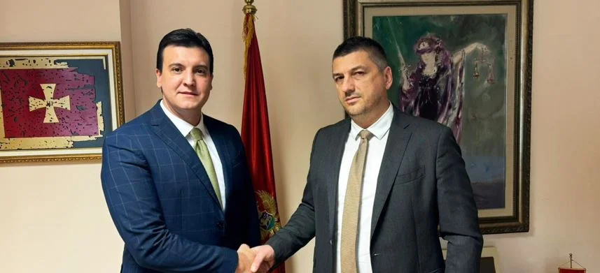 Vlada odlučila: Novović dobija blindirani Majbah