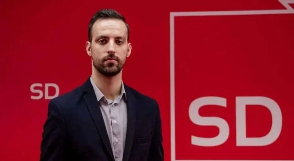 Zirojević: Javljamo se iz zgrade Parlamenta u Pjongjangu, predsjednik Parlamenta danas je, sam sa sobom, održao nastavak sjednice