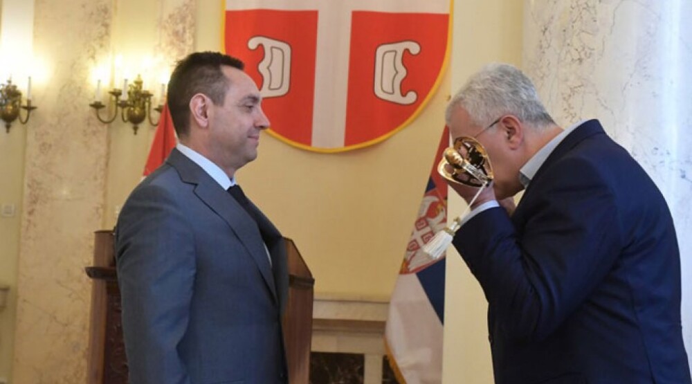 Abazović odnio Vulinovu sablju iz Vlade