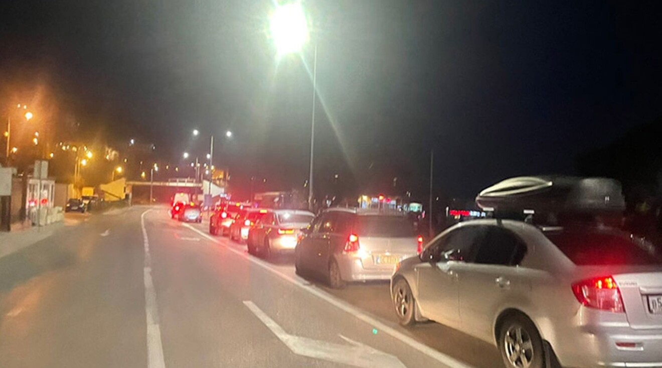 Formirana kilometarska kolona na putu Bar-Sutomore