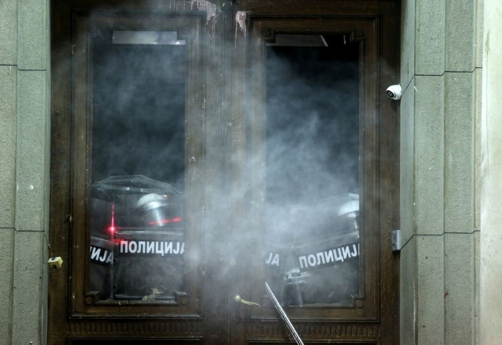 Policija: Procesuirano 38 osoba zbog „nasilnog ulaska izgrednika“ u prostorije Skupštine grada