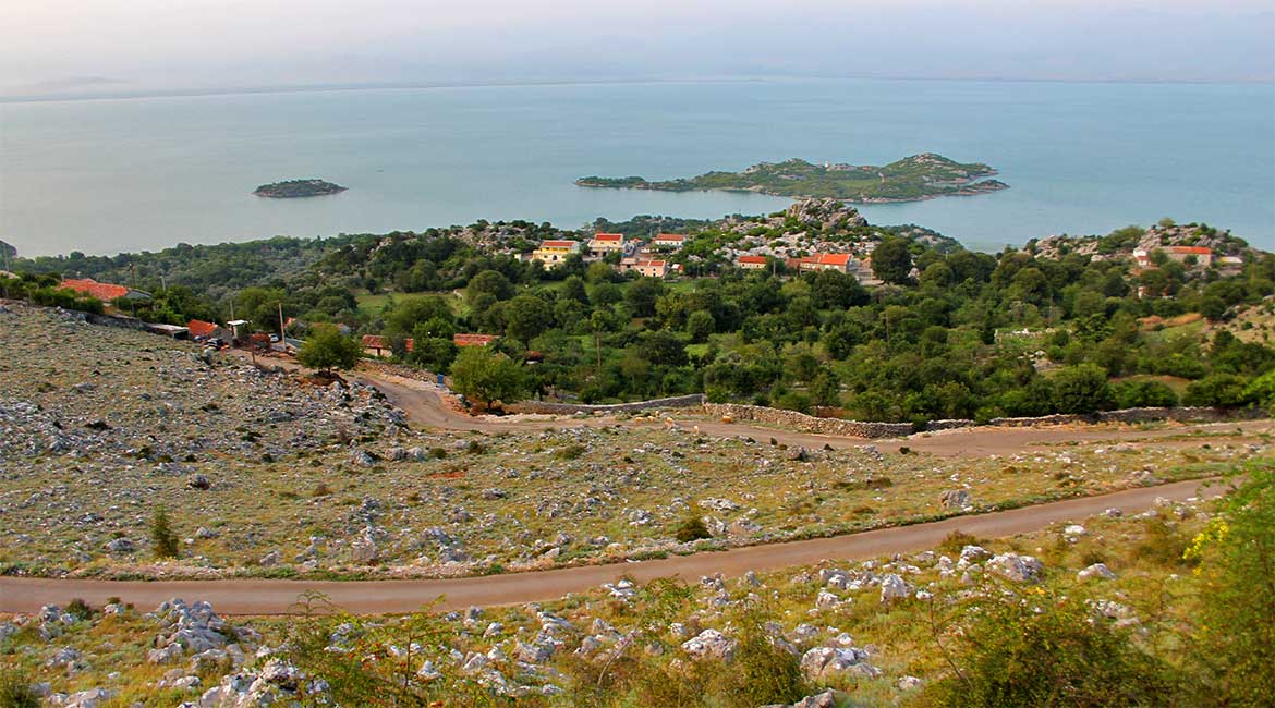 Đeka: Nadležni da reaguju na nelegalnu gradnju na ostrvu Beška