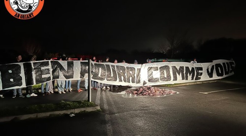 Navijači protestovali uz 400 kg ribe