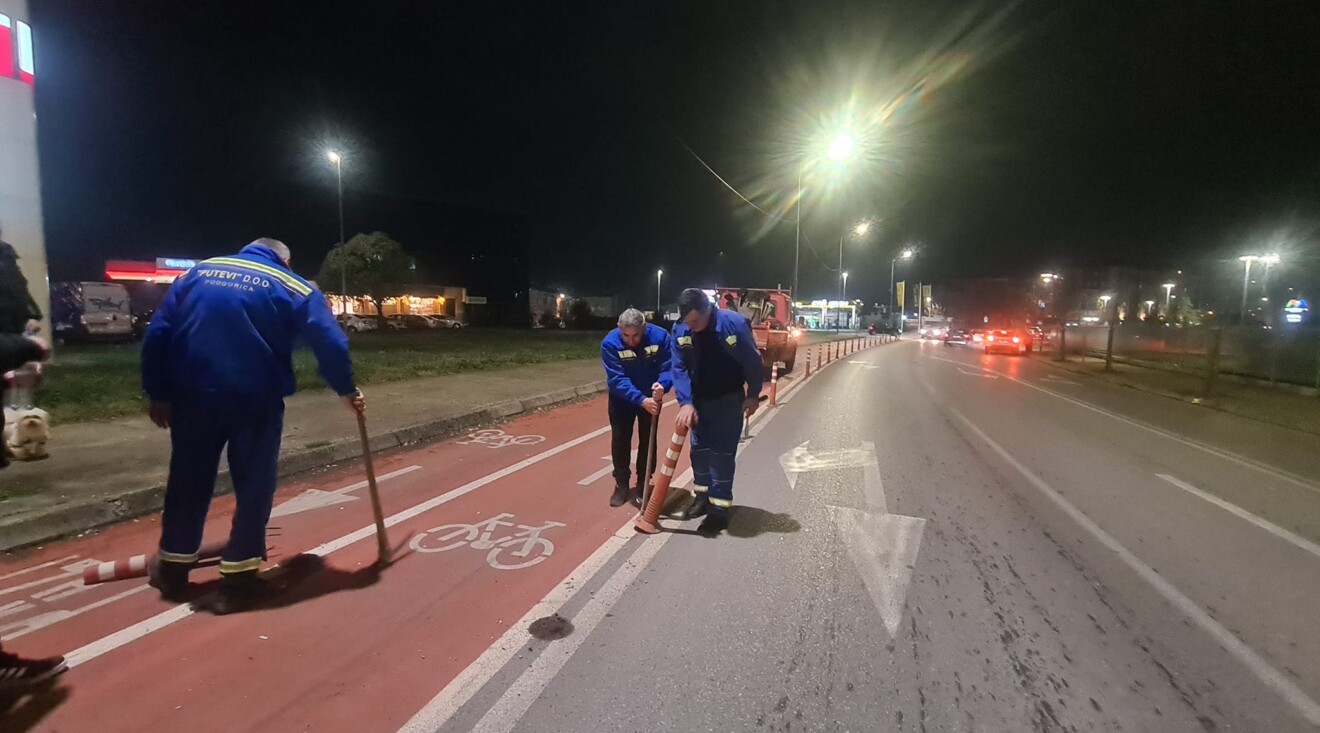Apel preduzeća “putevi”: Građani da ne uklanjaju stubiće
