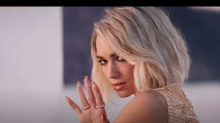 Neprepoznatljiva Dua Lipa naljutila fanove: Bila si prelijepa, a sad… (FOTO)