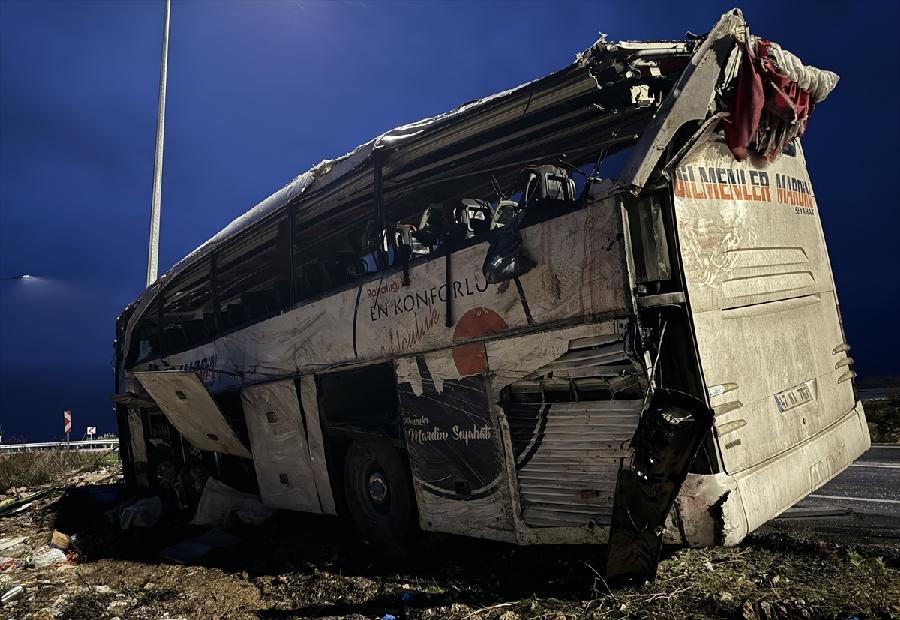 Turska: U autobuskoj nesreći poginulo devet, teže povrijeđeno 13 osoba