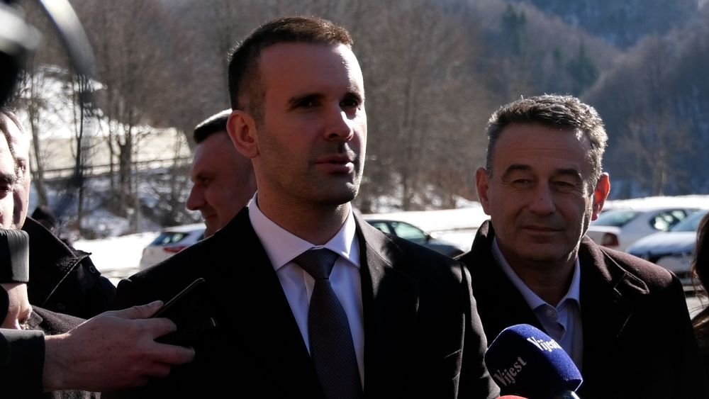 Spajić: Želim sve predstavnike parlamentarne većine u izvršnoj vlasti, isticanje simbola me ne interesuje