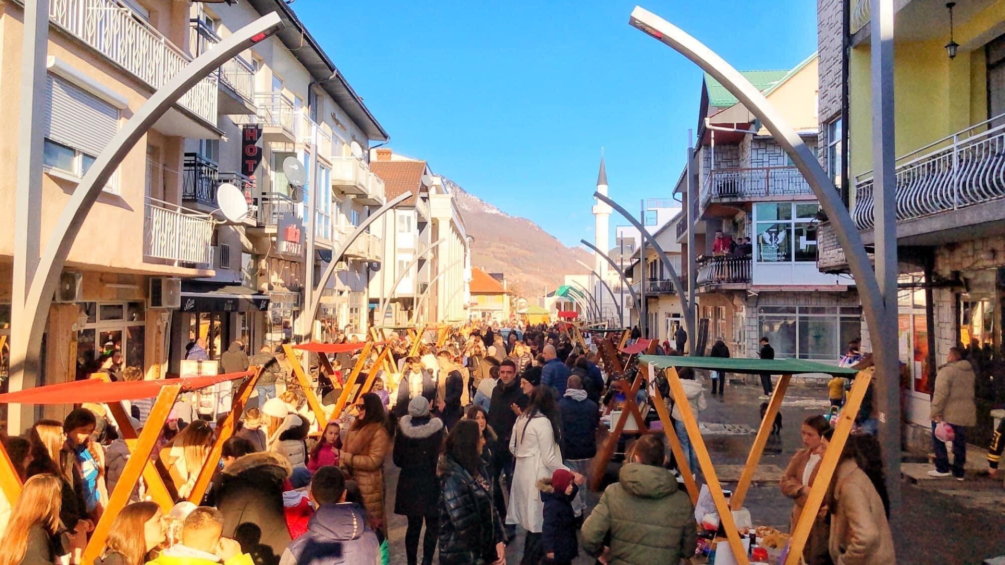 Gusinje: Zimski bazar privukao veliki broj posjetilaca