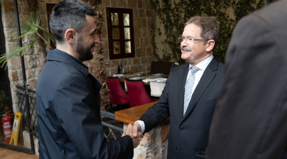 Felten čestitao Živkoviću: Posvećenost DPS-a demokratskim principima i transparentnim političkim praksama uvode nove demokratske standarde u društvu
