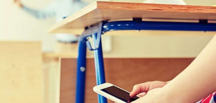 Trivić: Na maturskim i stručnim ispitima detektori za mobilne telefona