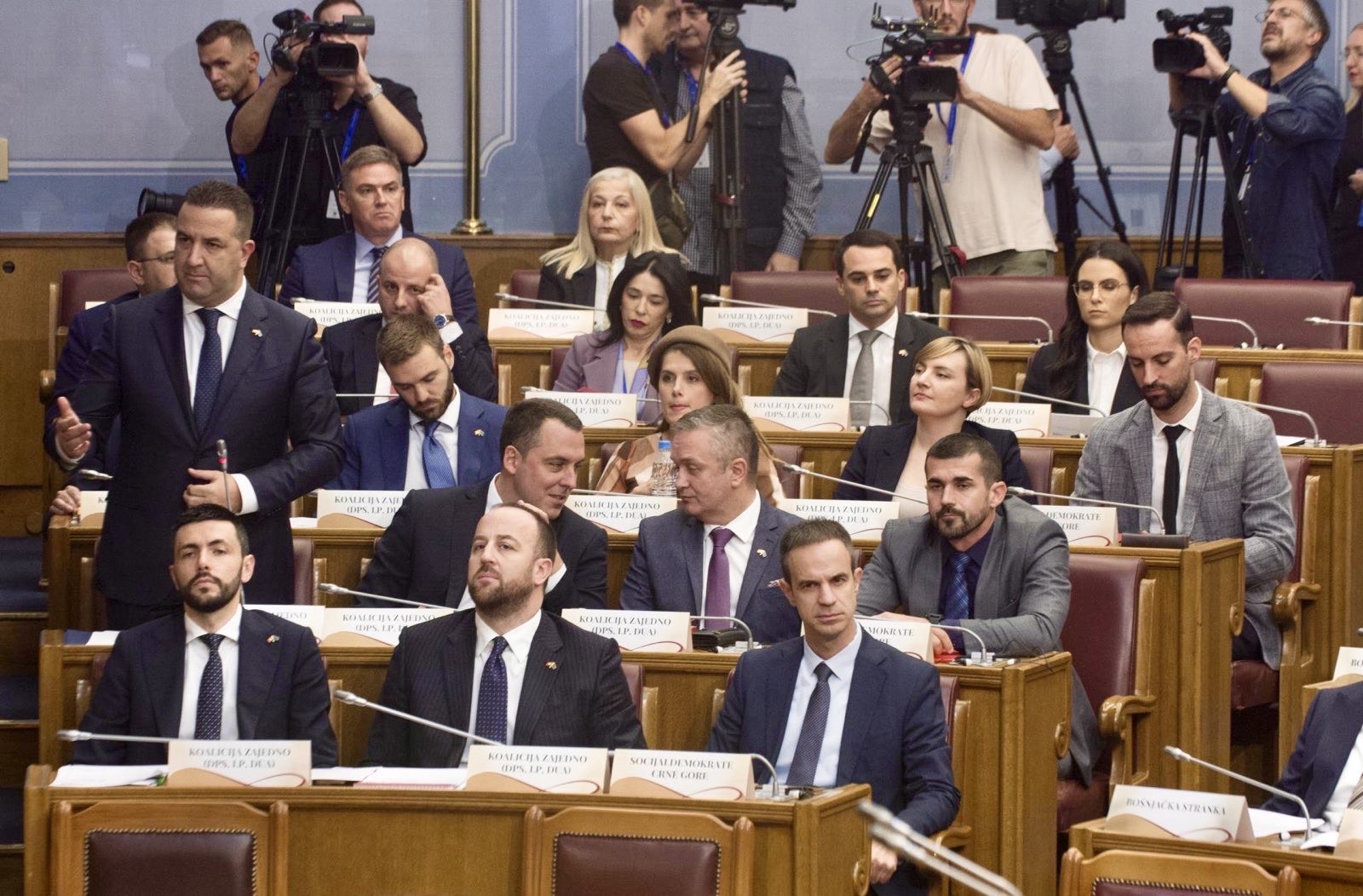 DPS: Vučić raskrinkao suštinu obmane Spajićevih amandmana, a poniženi PES frustraciju pokušavao da liječi na DPS-u