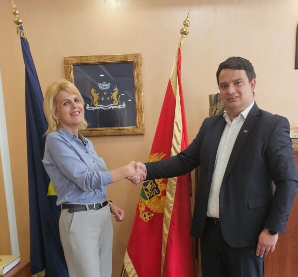 Na zahtjev koalicije “ČIST IZBOR” u Budvi dogovoreno kićenje grada povodom obilježavanja Dana nezavisnosti