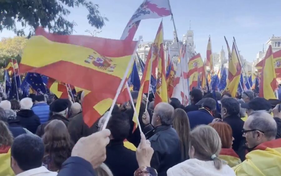 Protest u Madridu: Desetine hiljada protiv zakona o amnestiji katalonskih separatista