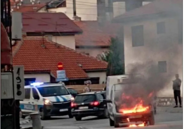 Pljevlja: Zapalilo se vozilo tokom vožnje, pričinjena velika materijalna šteta