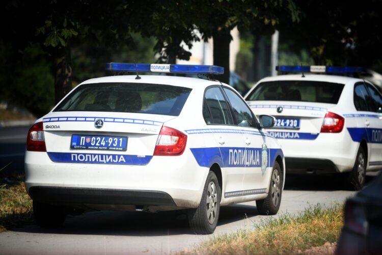 Muškarac (89) ubio bračni par, policija im ne može prići zbog požara