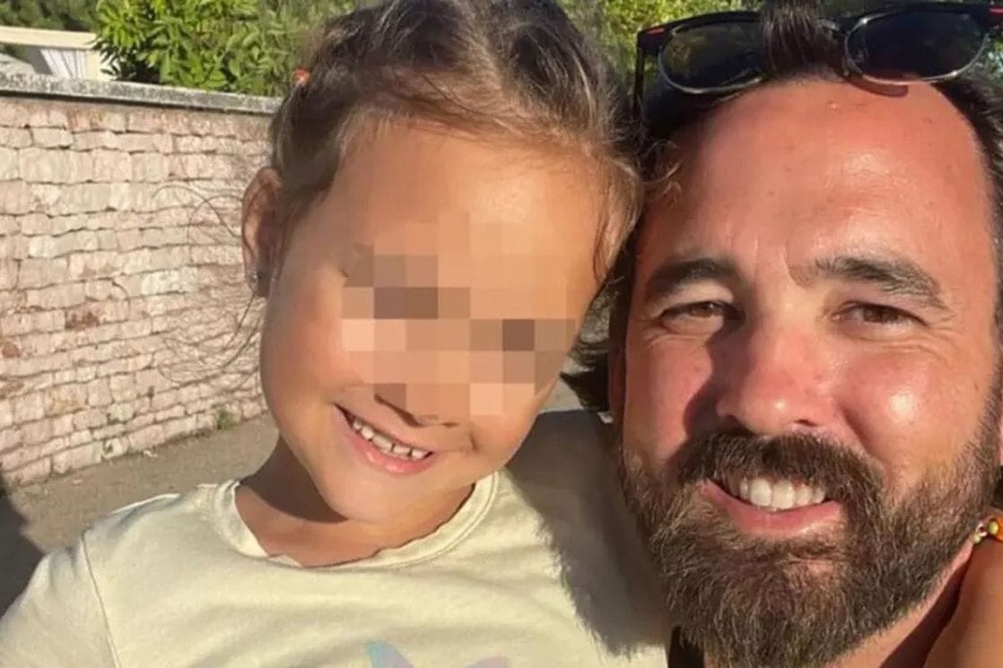 Otac koji je oteo djevojčicu u Baru na putu je za Ameriku, majka ne odustaje da vrati dijete
