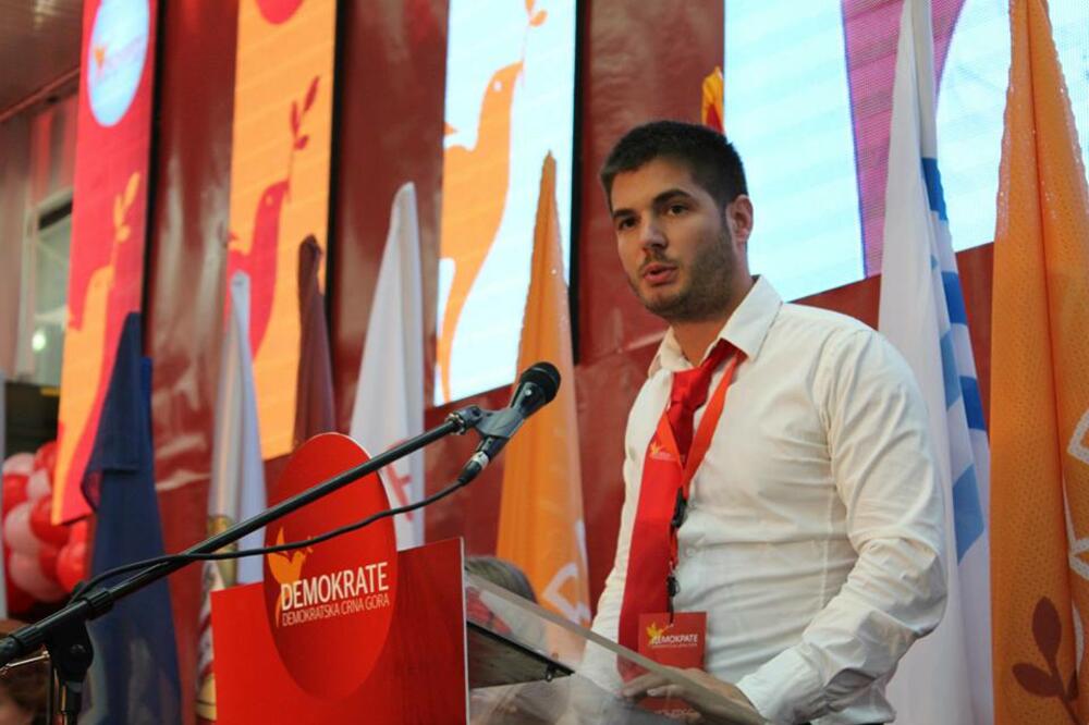 Zenović: Momenat da političku borbu za Budvu nastavim na svoj način