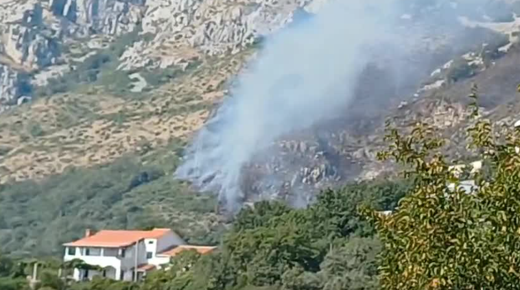 Paštrovačka gora: Požar u blizini crkve Sv. Stefana Dečanskog