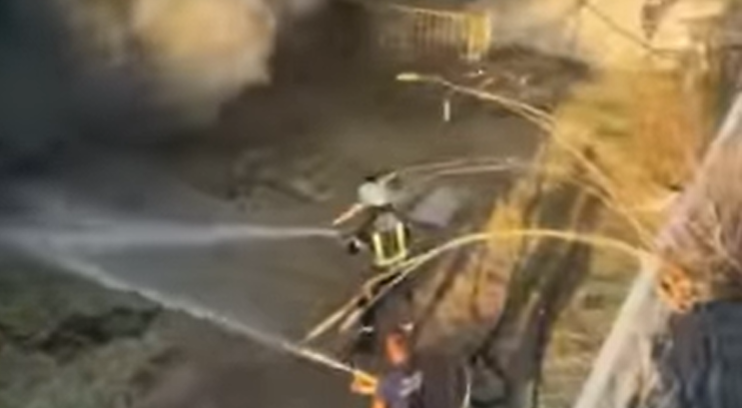 (VIDEO)Ulcinj: Dio Velike plaže bez struje zbog požara u trafostanici