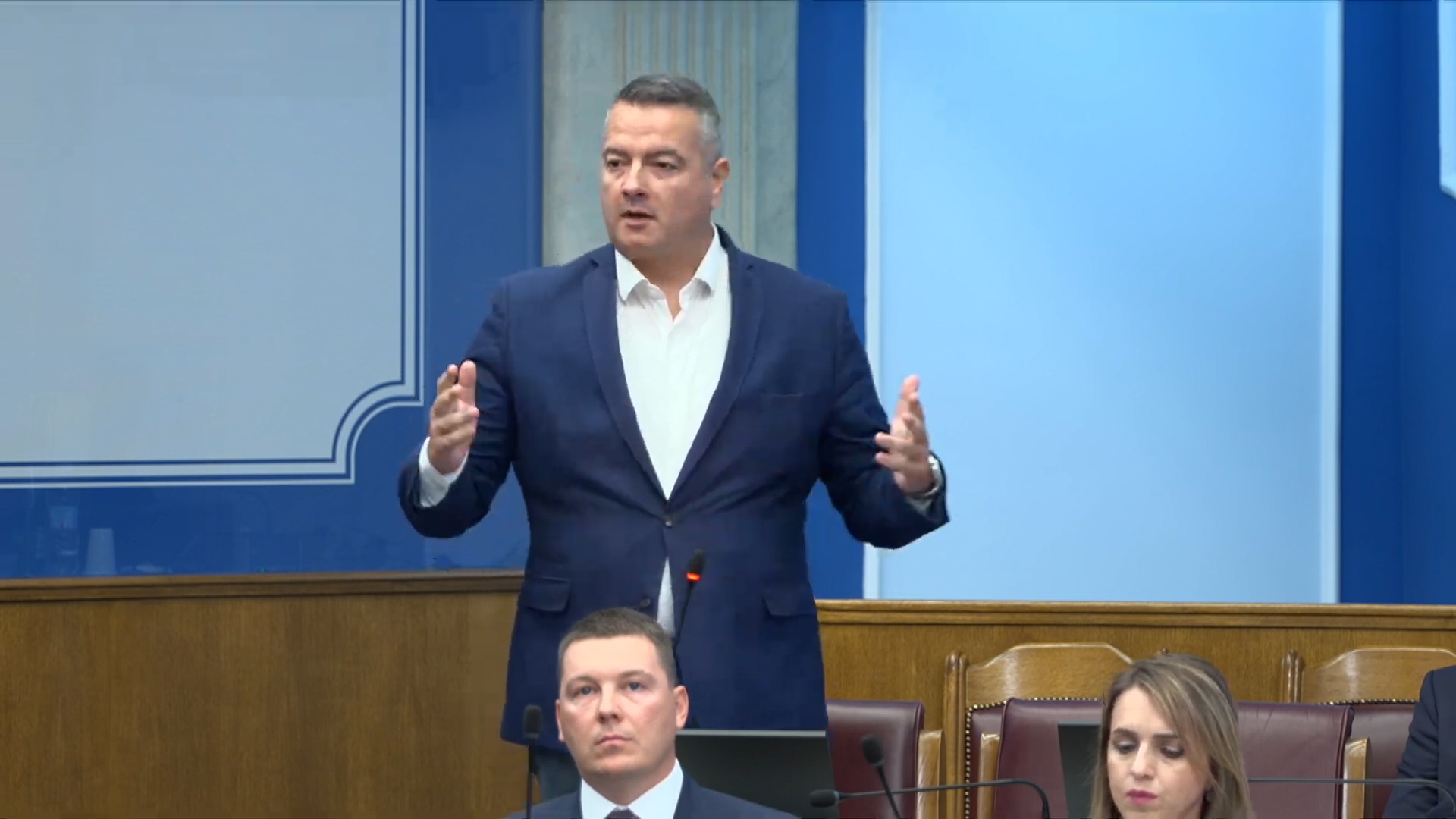 Vuksanović: Povećajte sto i ograničite potpredsjednike na 80 kg…