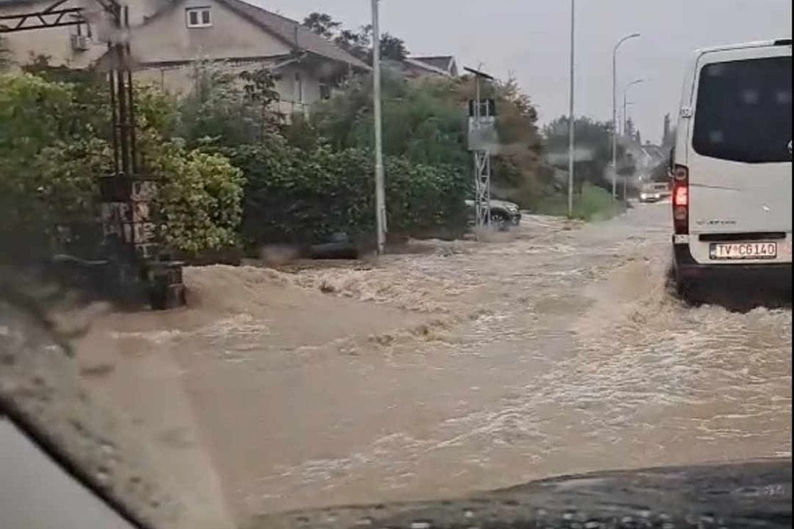 (FOTO) Nevrijeme zahvatilo Crnu Goru