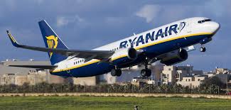 Avionu Rajanera se zapalio motor pred poletanje, putnici hitno evakuisani