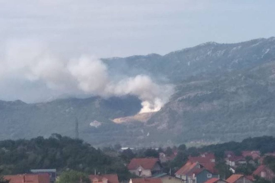 DPS Nikšić: Mislov do ponovo gori, gradom se širi nesnosan smrad